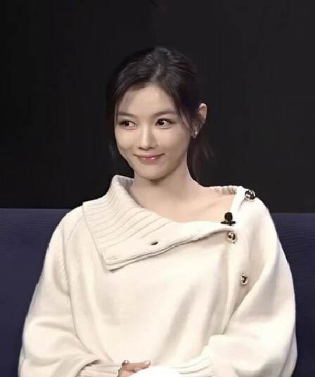 화이트 불규칙 폴로 칼라 풀오버 스웨터 여자 가을 겨울 인사이드 가져 가라. 수 있습니다. 외출용 루즈핏 느긋한 부드러운 찹쌀 니트 스웨터 맨위