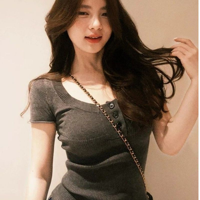한 부서 핫걸 폭발 허리 수축 스퀘어 입 칼라 니트 반팔 여름 고급 센스 몸매 가꾸기 슬림해 보이는 품격 쇼트 스타일 맨위