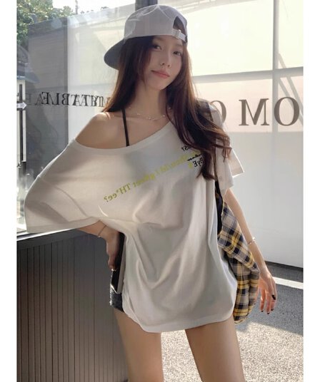 느긋한 바람 알파벳 프린트 반팔 오프숄더 티셔츠 비스듬한 어깨 의류