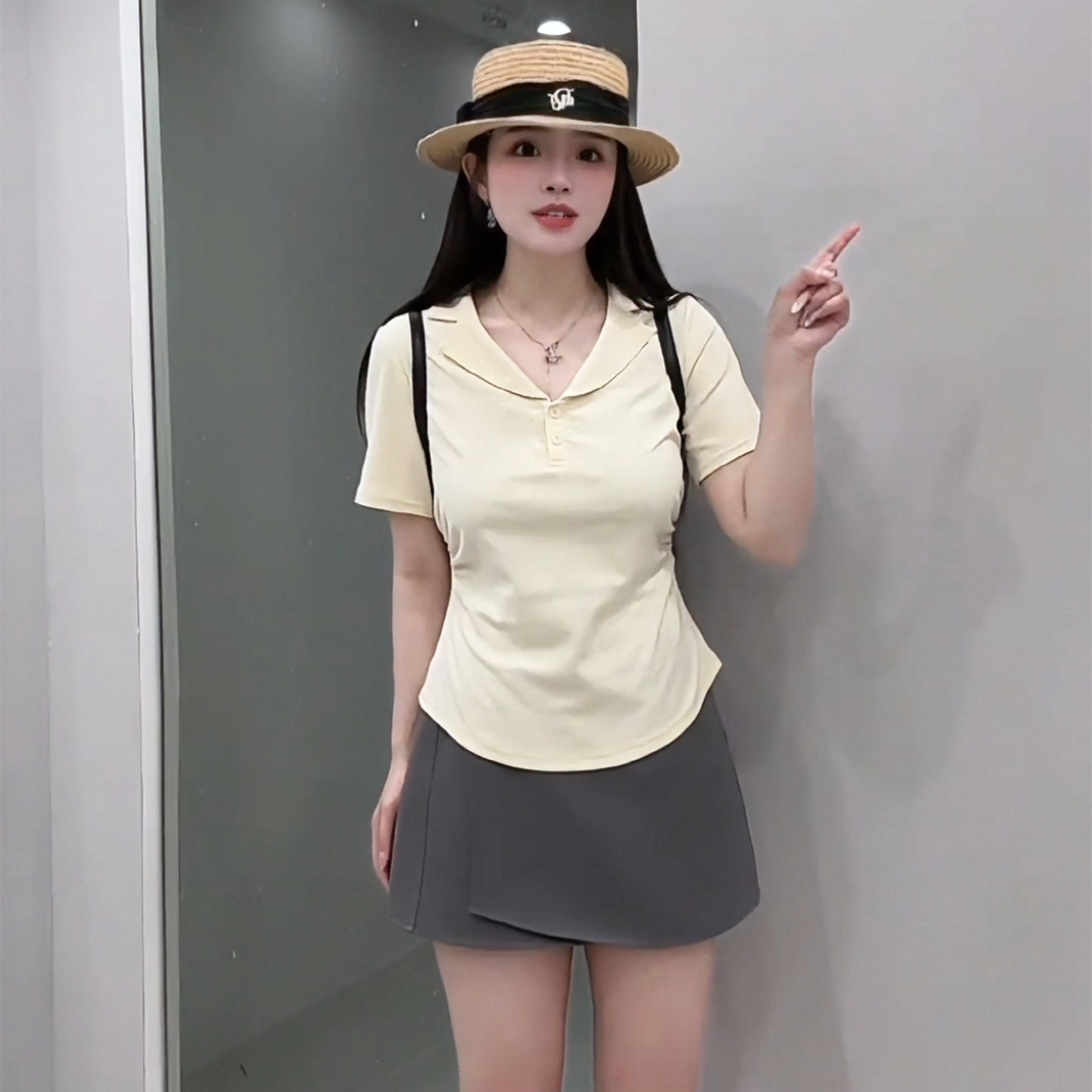 슈퍼 화재 연령 감소 반팔 티셔츠 여성 2026 새로운 디자인 센스 작은 대중 허리 수축 슬림해 보이는 맨위
