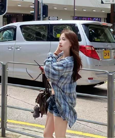 빛 럭셔리 고급 센스 파란색 체크무늬 셔츠 여성 코트 2024 새로운 루즈핏 캐주얼 표지 고기 중간 길이 셔츠