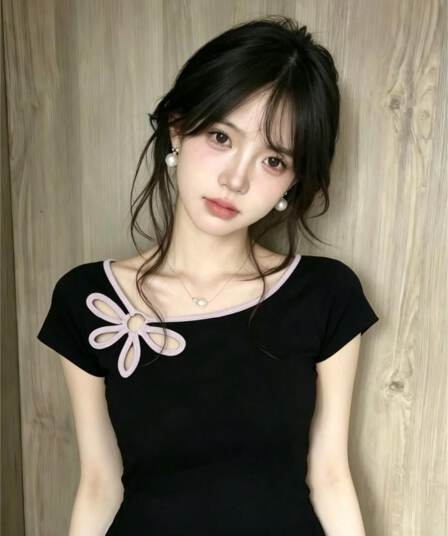 홀로우 아웃 꽃 반팔 티셔츠 여성 2026 여름 몸매 가꾸기 슬림해 보이는 다용도 맨위