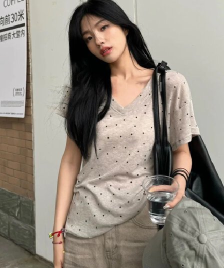 V넥 도트 무늬 시리즈 섹션 반팔 티셔츠 도루 센스 얇은 스타일 맨위