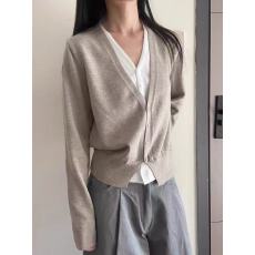 批发v领假两件上衣女春<b class='q'>秋</b>季设计感宽松气质休闲针织开衫毛衣外套