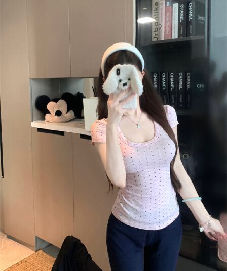 핑크색 도트 무늬 u 칼라 반팔 긍정적 인 어깨 티셔츠 여성 여름 디자인 센스 허리 수축 기본 셔츠 달콤함 몸매 가꾸기 슬림해 보이는 맨위