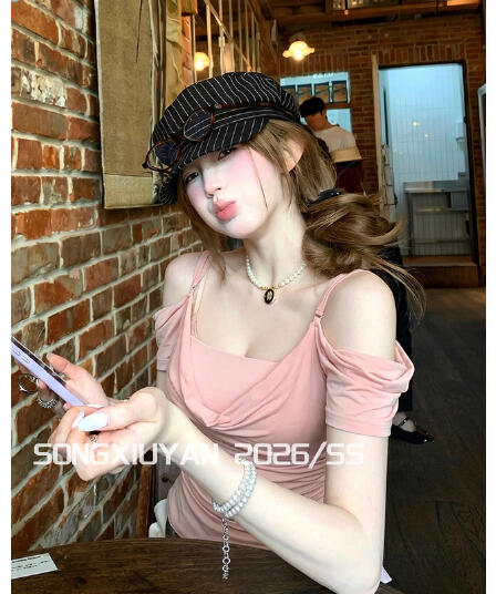 소녀 도파민 핑크색 흔들다 칼라 반팔 티셔츠 스택 착용 캐미솔 몸매 가꾸기 세트