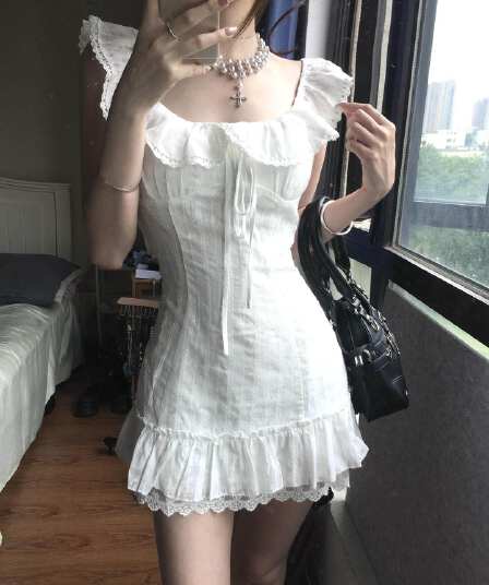 프랑스식 첫사랑 화이트 작은 날다 소매 여성 드레스 여름 2026 새로운 자이언트 잘 생긴 ~ 중 프릴 쇼트 스타일 짧은 치마