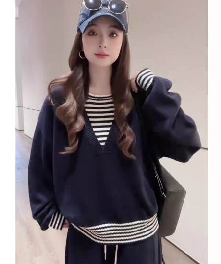 패치워크 스트라이프 페이크 레이어드 스웨터 여자 2025 새로운 가을 겨울철 고유 한 슈퍼 잘 생긴 니트 맨위