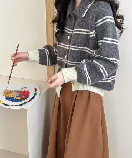 한 부서 배색 스트라이프 polo 폴로 칼라 오픈 가디건 나무 버클 니트 스웨터 슬림해 보이는 재킷 부드러운 찹쌀 디스플레이 화이트 니트 맨위 여성