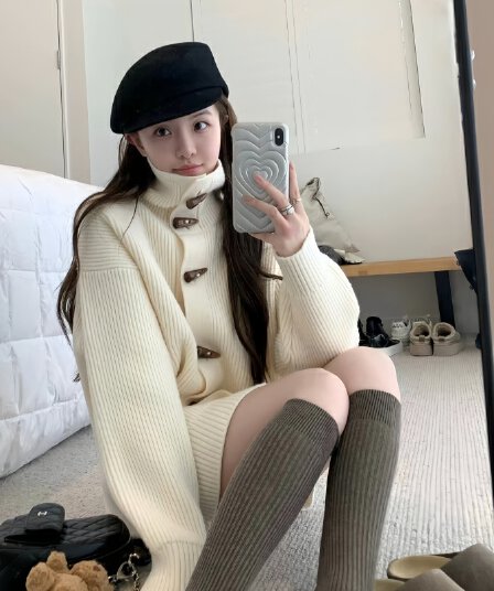 가을 겨울 새로운 느긋한 바람 소뿔 버클 폴로 칼라 스웨터 여성 코트 루즈핏 슬림해 보이는 프랑스식 두꺼운 니트 오픈 가디건 여성