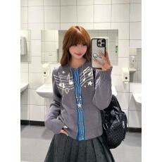 批发多巴胺音符提花<b class='q'>针织</b><b class='q'>开衫</b>毛衣女秋季显瘦<b class='q'>短款</b>上衣外套