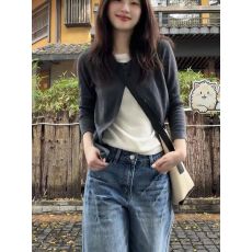 批发<b class='q'>甜美</b><b class='q'>日系</b>高级感深灰色圆领针织开衫女秋修身显瘦短款薄款毛衣外