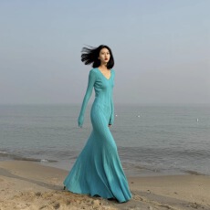 批发Louis Helin秋冬步步生莲花的深V鱼尾超长<b class='q'>拖地</b>修身针织长袖毛衣裙