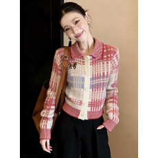 批发<b class='q'>刺绣</b>开衫女秋冬外搭2026新款小个子百搭显瘦短款外套彩色条纹毛衣