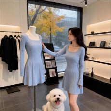 批发温柔风方领针织<b class='q'>连衣裙</b>女2026春季新款设计感收腰显瘦小个子毛衣裙
