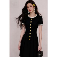 批发法式轻奢高级感名媛千金风气质黑色圆领<b class='q'>钉珠</b>收腰拼接百褶<b class='q'>连衣裙</b>女