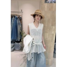 批发<b class='q'>韩版</b> 2026年春夏V领镂空针织背心女无袖设计感屁帘拼接连衣裙上衣