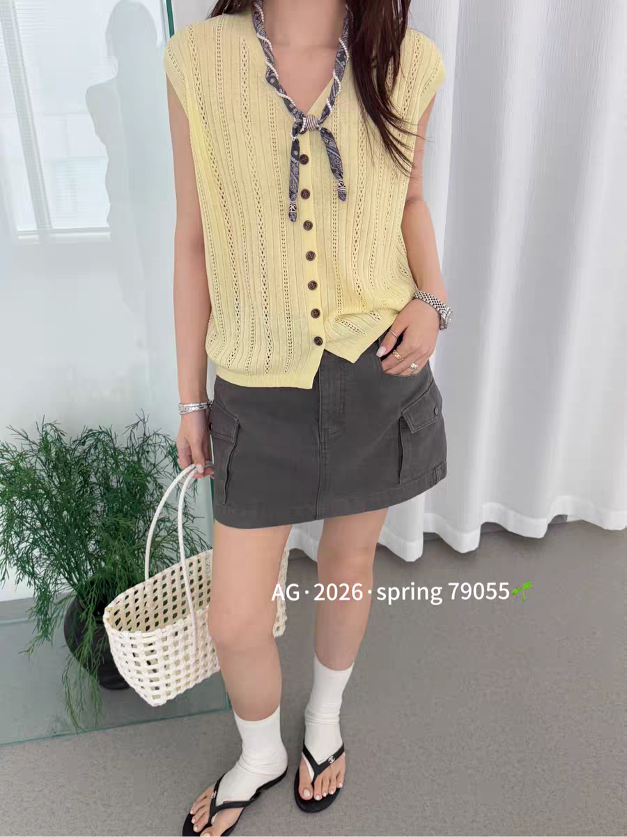 스카프 레이스업 V넥 얼음 실크 반팔 티셔츠 여성 의류 2026 년 여름 새로운 품격 슬림해 보이는 다용도 니트 맨위