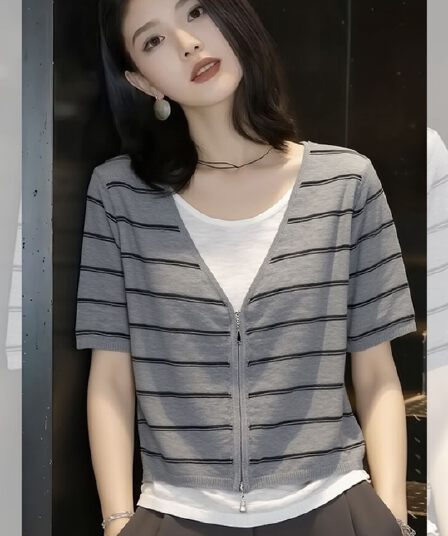 2026 레트로 한 부서 페이크 레이어드 회색 스트라이프 루즈핏 반팔 티셔츠 여성 여름 아름다운 맨위 패션 캐주얼