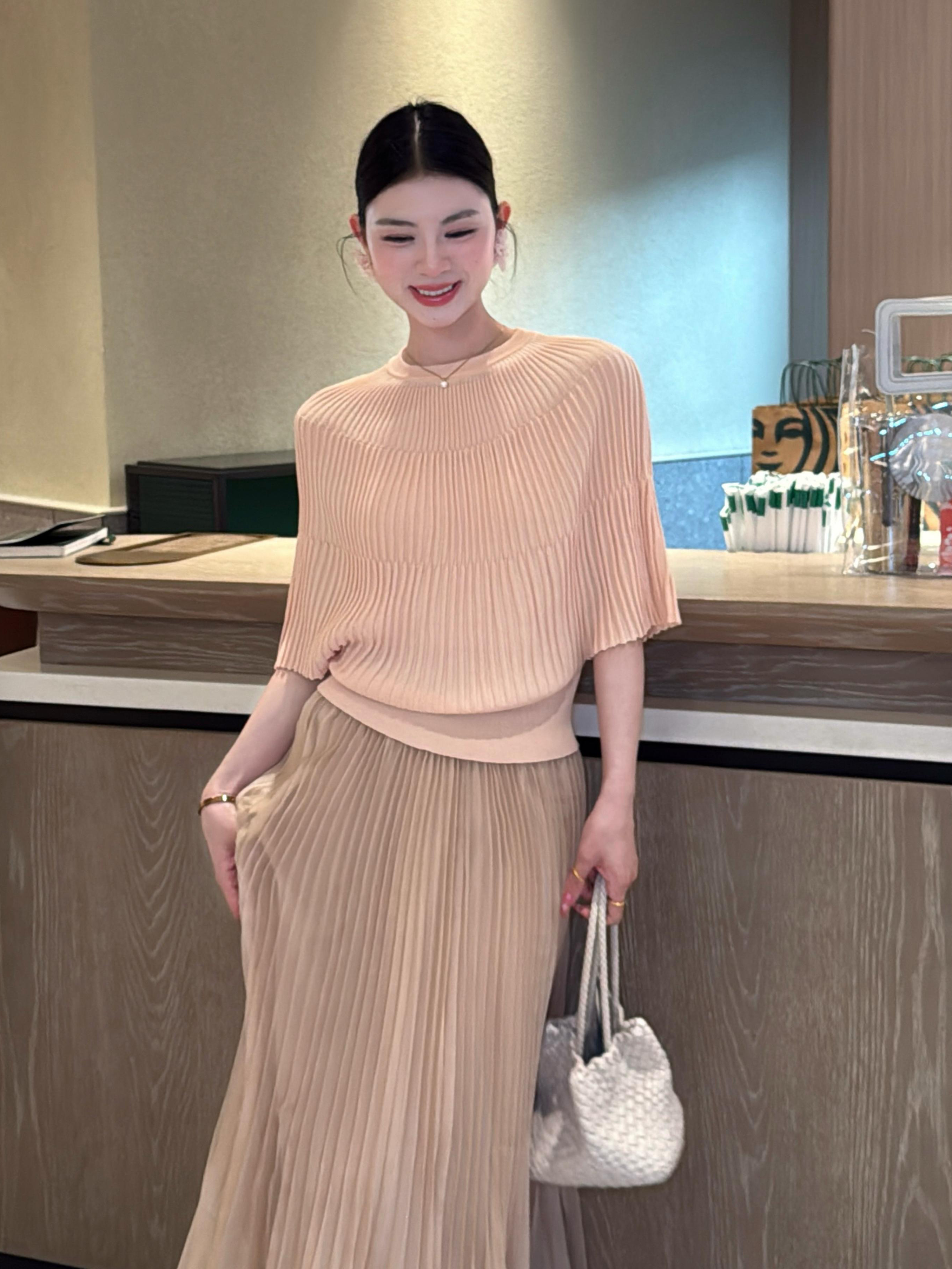 있음 도착 리 후이 하나 여름 고급 한 부서 품격 패션 슬림해 보이는 표지 고기 플리츠 단색 얼음 센스 맨위