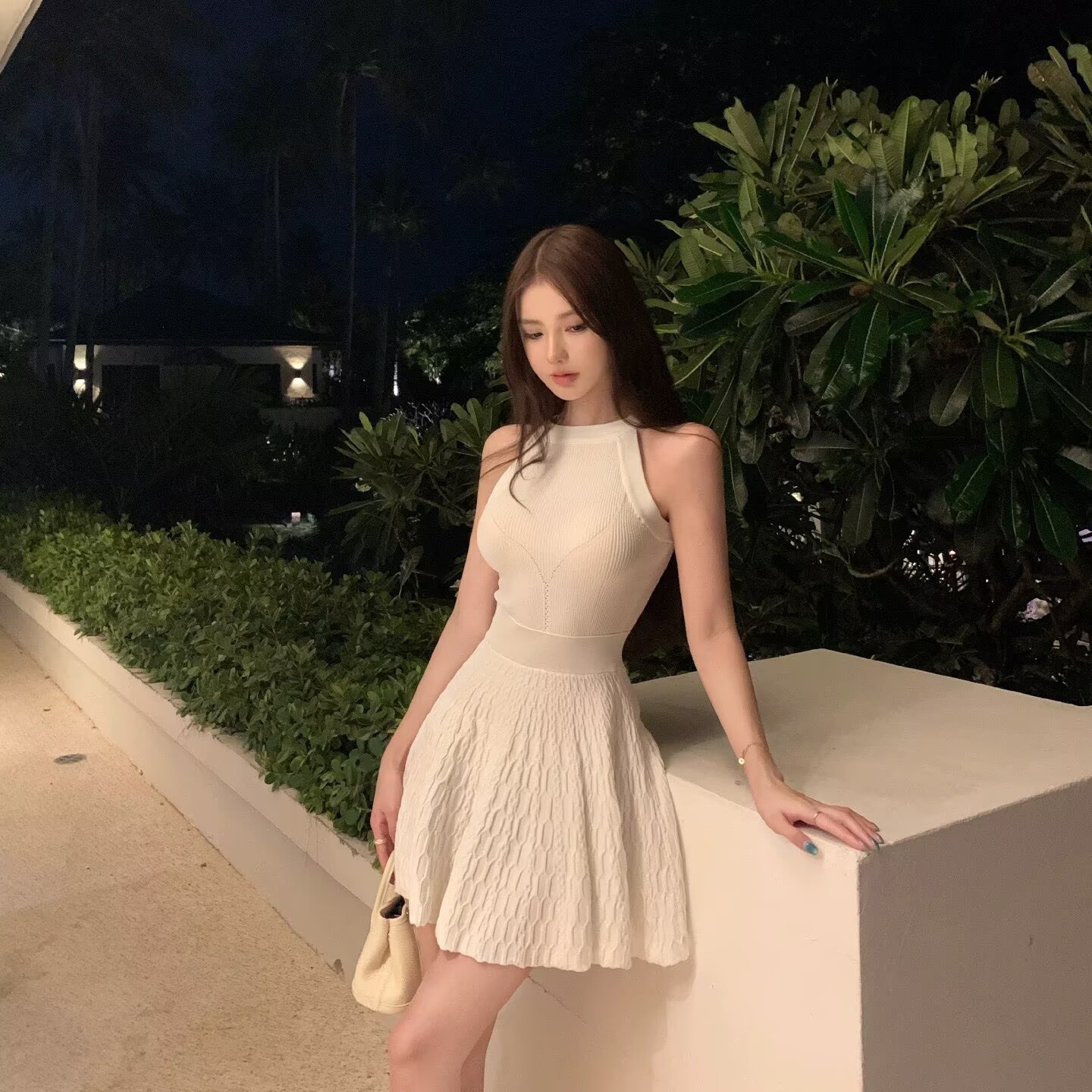 순수한 흰색 사랑 행침 목 니트 여성 드레스 여름 품격 고급 센스 몸매 가꾸기 허리 수축 치마