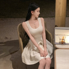 批发温柔风白色背心针织<b class='q'>连衣裙</b>女2026爆款高腰收腰<b class='q'>蓬蓬</b>裙纯欲风短款裙