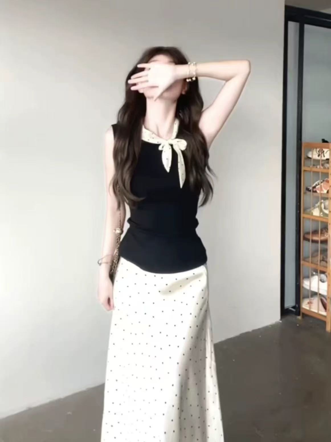 프랑스식 그는 벤 바람 나비 매듭 민소매 조끼 여성 여름 순수한 욕망 바람 섹시함 몸매 가꾸기 차가운 매운맛 chic 검정색 맨위