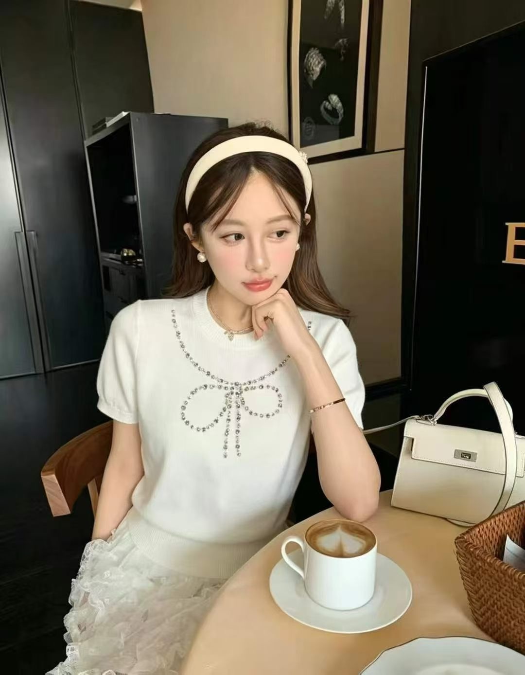 한 부서 디자인 센스 나비 매듭 진주 반팔 셔츠 여성 여름 새로운 슬림해 보이는 맨위