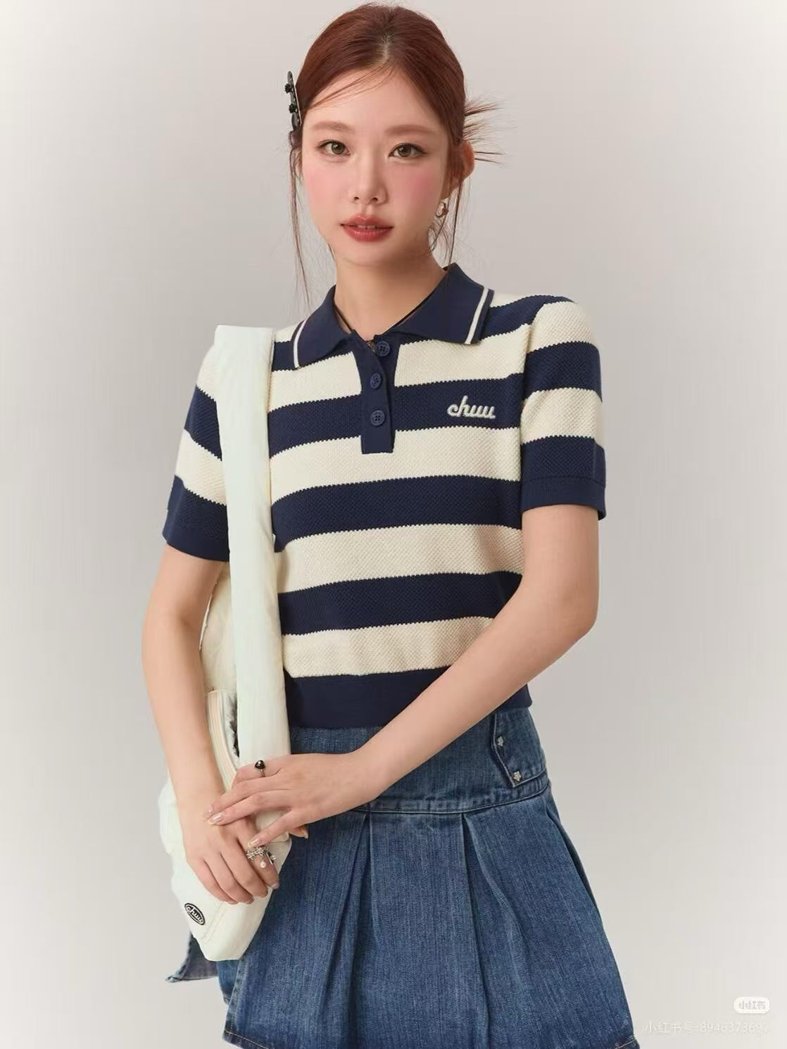 학원 스타일 스트라이프 반팔 니트 스웨터 여성 2026 여름 새로운 디자인 센스 POLO 칼라 레트로 miu 첨부 된 의류