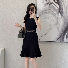 批发高级感无袖冰丝连衣裙女夏季2026气质鱼尾小个子职场<b class='q'>OL</b>小黑裙