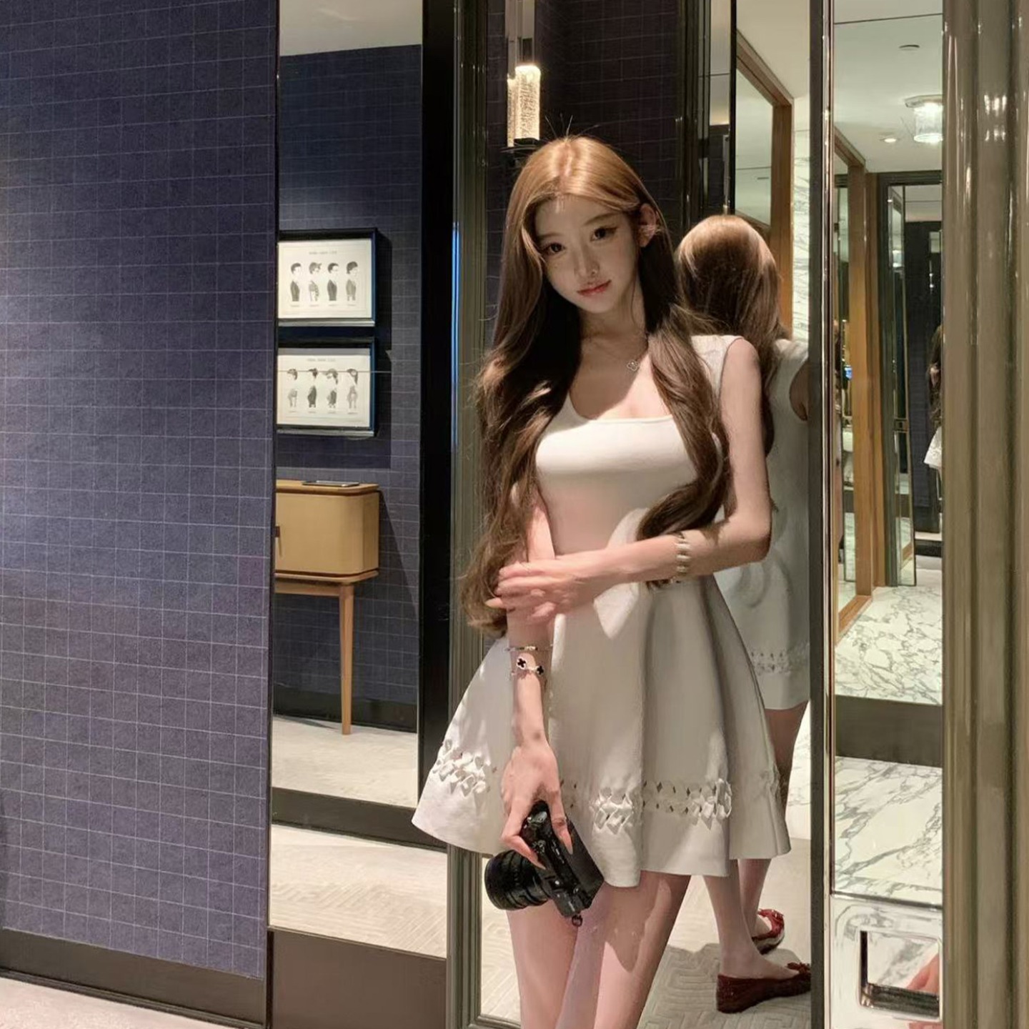 수영장 자오 짜오 26ss 한자 오 천 골드 alai 순수한 흰색 작은 흰색 꽃 니트 허리 수축 드레스 품격 미니 스커트 여성