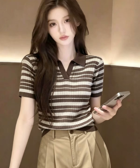 배색 스트라이프 POLO 칼라 얇은 스타일 니트 스웨터 여자 2026 새로운 여름 고유 한 아름다운 니트 반팔 맨위