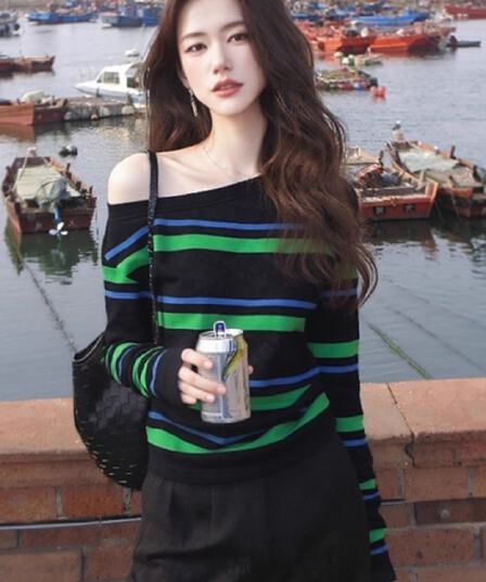 고유 한 슈퍼 잘 생긴 맨위 한 부서 느긋한 바람 느슨함 센스 작은 대중 아니요 명중 섹션 비스듬한 어깨 스트라이프 티셔츠 니트 스웨터 가을