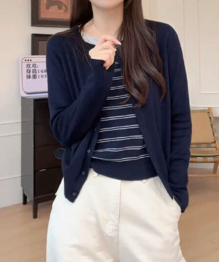 페이크 레이어드 스트라이프 긴팔 니트 스웨터 여성 가을 겨울 예쁜 스웨터 2026 새로운 한 부서 연령 감소 디자인 센스 맨위