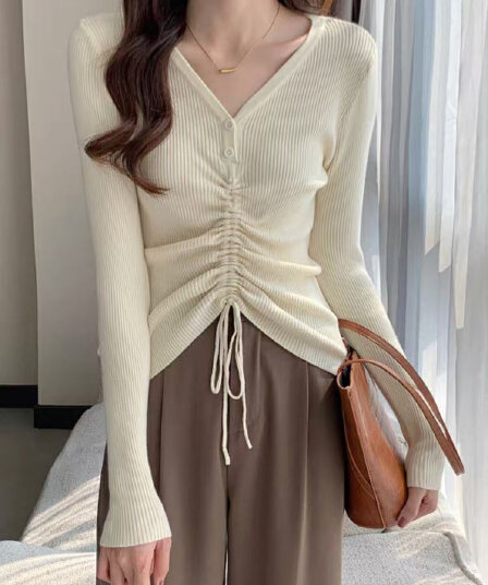 이른 가을 작은 심장 기계 V넥 섹시함 펌프 Pleat 펌프 로프 니트 맨위 여성 디자인 센스 작은 대중 긴팔 얼음 차가운 실크