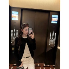 批发法式<b class='q'>假两件</b>撞色长袖<b class='q'>针织衫</b>女春季小个子修身显瘦休闲内搭打底上