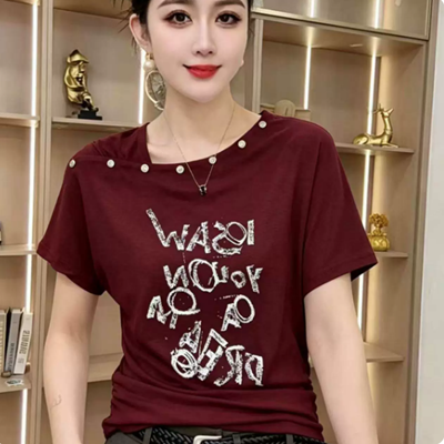 단색 비스듬한 칼라 알파벳 프린트 슬림해 보이는 몸매 가꾸기 미니멀리즘 2026 여름 새로운 여성 반팔 쇼트 스타일 티셔츠