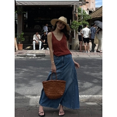 批发法式别致红色v领背心吊带女夏季外穿冰丝针织短款无袖美背上衣薄