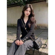 批发法式黑色v领针织衫上衣女秋冬新款开叉设计感修身显瘦内搭<b class='q'>打底衫</b>