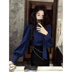 批发2026春新款<b class='q'>轻熟</b>法式风波点飘带衬衫女藏蓝色泡泡袖轻奢高级感小衫