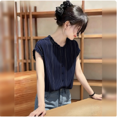 批发时尚轻奢高级感蓝色<b class='q'>条纹</b>短袖<b class='q'>衬衫</b>女夏季新款木耳边通勤百搭上衣潮