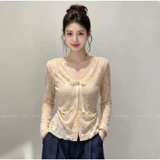 批发杏色蝴蝶结风蕾丝V领内搭上衣女2026新款秋时尚复古系带蕾丝上衣