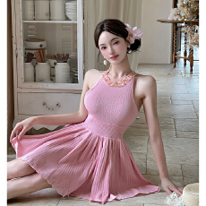 批发实拍小香风重工<b class='q'>钉珠</b>挂脖针织<b class='q'>连衣裙</b>女轻奢高级感修身显瘦吊带裙夏