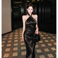 批发实拍晚礼服生日高级感轻奢小众御姐轻熟绝美赫本风黑色挂脖连衣<b class='q'>裙</b>