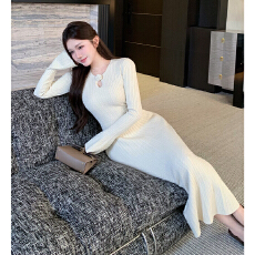 批发实拍法式赫本风气质针织<b class='q'>连衣</b>裙女冬收腰显瘦别致内搭打底毛衣<b class='q'>长裙</b>