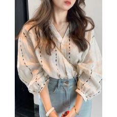 批发<b class='q'>衬衫</b>女<b class='q'>夏季</b>新款防晒独特漂亮小衫今年流行棉麻高级长袖防晒雪纺衫