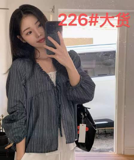 새로운 패션 부드러운 바람 스트라이프 프랑스식 레이스업 프릴 페이크 레이어드 V넥 긴팔 셔츠 맨위 여성