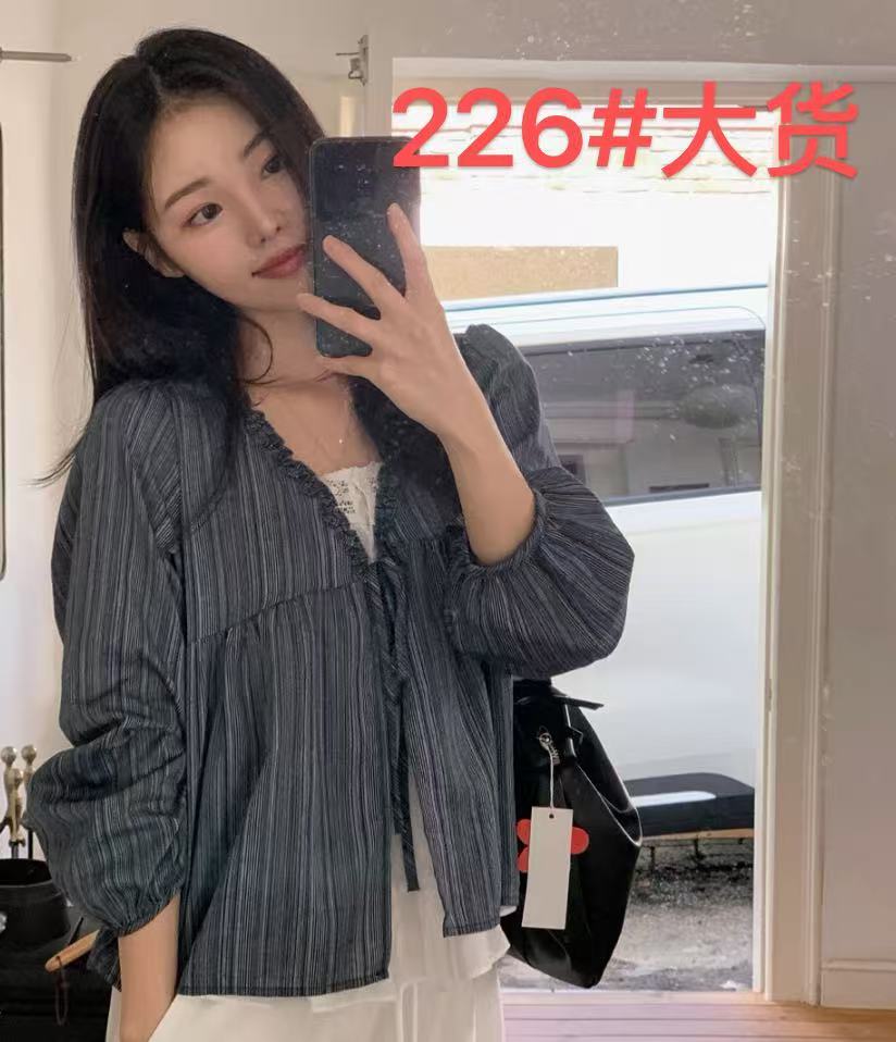 재고 있음 한 부서 봄 달콤함 페이크 레이어드 긴팔 프릴 루즈핏 슬림해 보이는 다용도 인형 셔츠