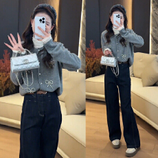 批发秋季新款姐妹蝴蝶钻百搭时尚针织衫开衫+高领长袖<b class='q'>打底</b>+直筒牛仔裤