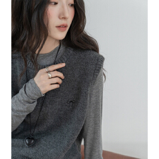 批发灰色叠穿针织马甲背心女2025秋冬季新款宽松显瘦内搭外穿马夹